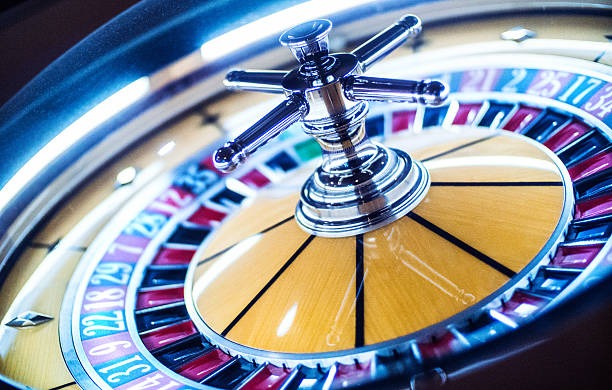 Domino QQ table interface on glora188 with hand rankings and betting layout